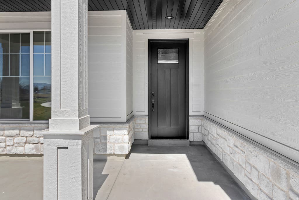 Photo of 1692 W RIVERGATE DR, Logan, UT 84321 (MLS # 2165254)