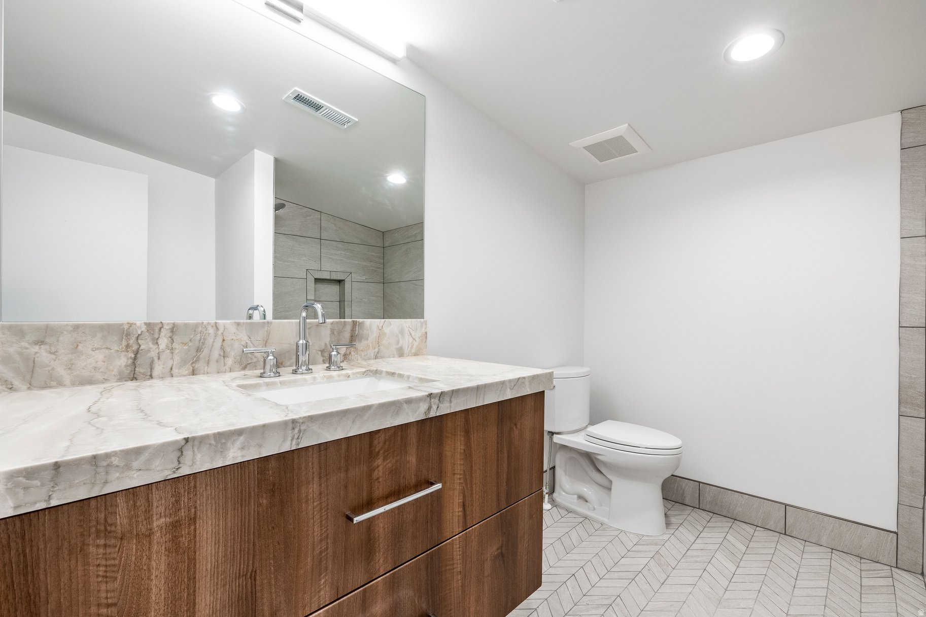 EAST CAPITOL GARDENS - Residential Income