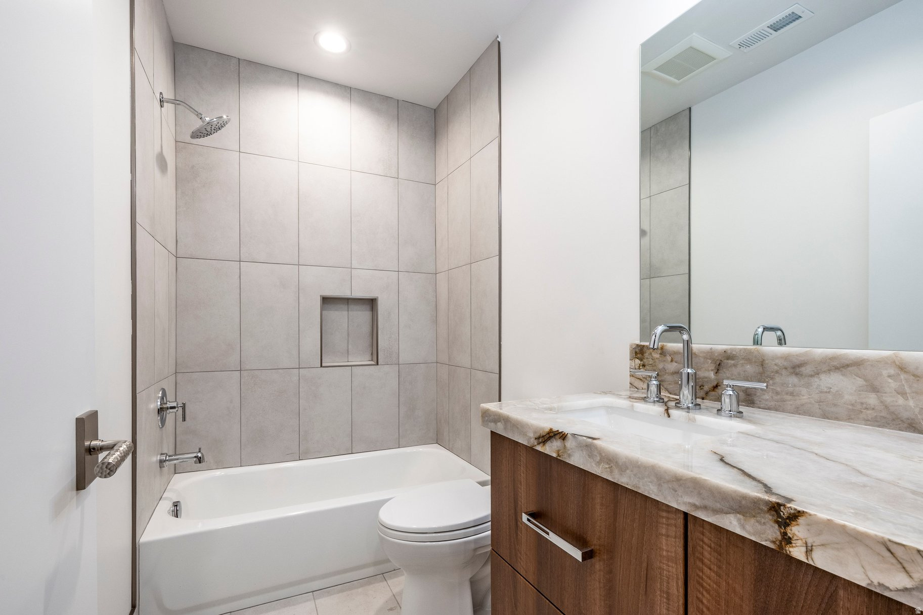 EAST CAPITOL GARDENS - Residential Income