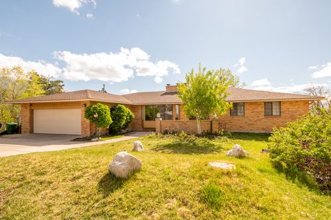 Photo of 2534 E GRAND POINT CIR, Sandy, UT 84092 (MLS # 2148273)