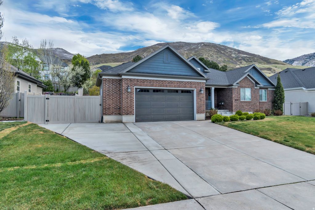 Photo of 1668 N 400 W, Farmington, UT 84025 (MLS # 2150909)