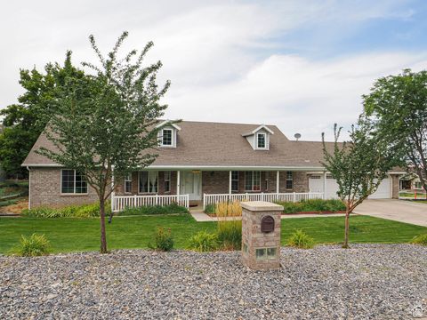 Photo of 415 N COLUMBUS LN W, Elk Ridge, UT 84651 (MLS # 2110798)