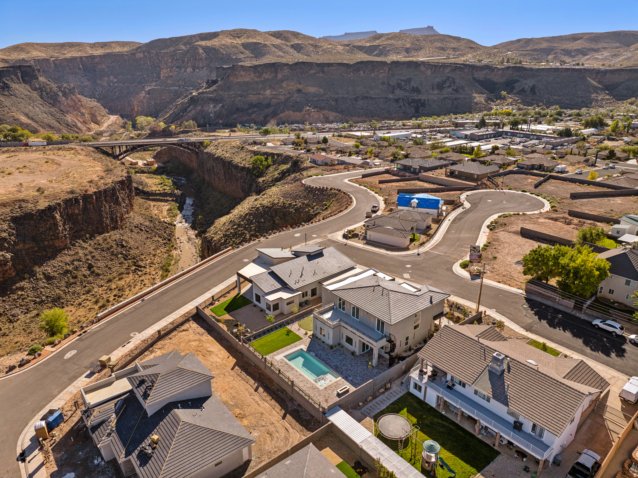 FALCON RIDGE PH 4 - Residential