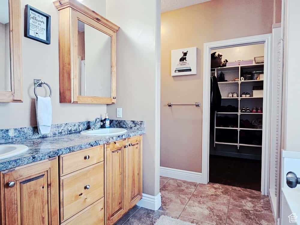 COUNTRY HILLS - Residential