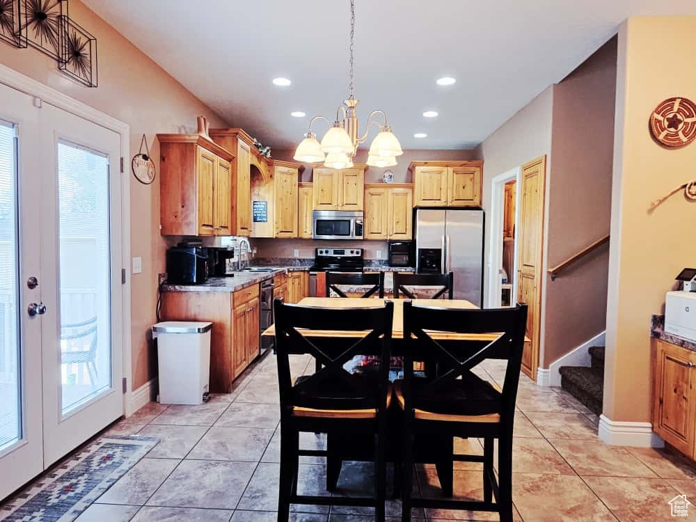 COUNTRY HILLS - Residential