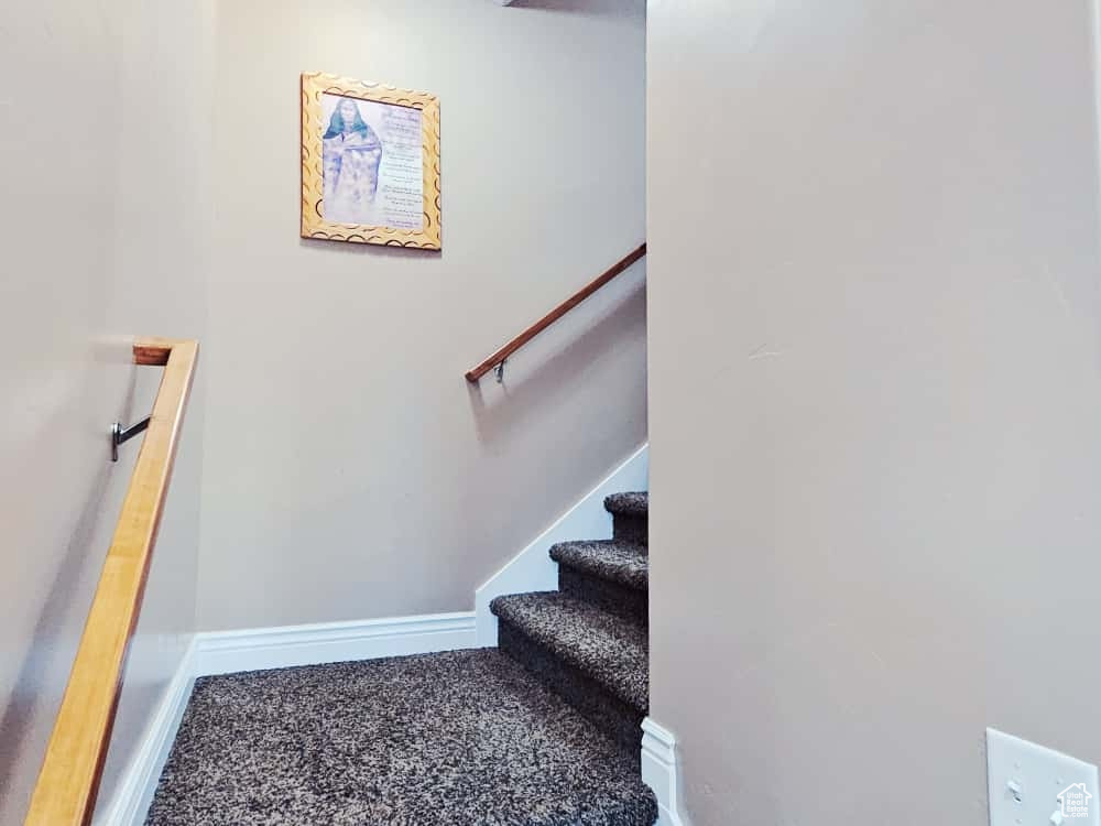 COUNTRY HILLS - Residential