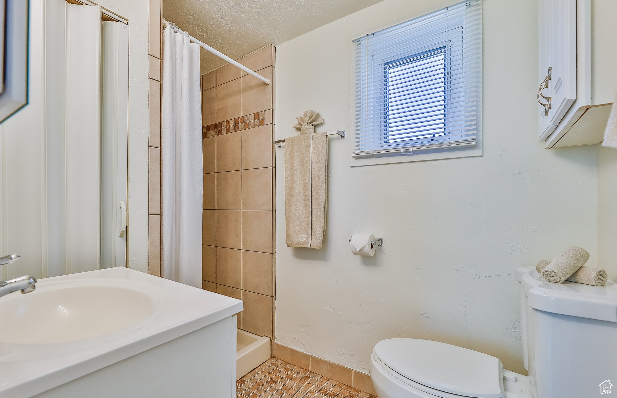 SCOTTSDALE SUB - Residential Income