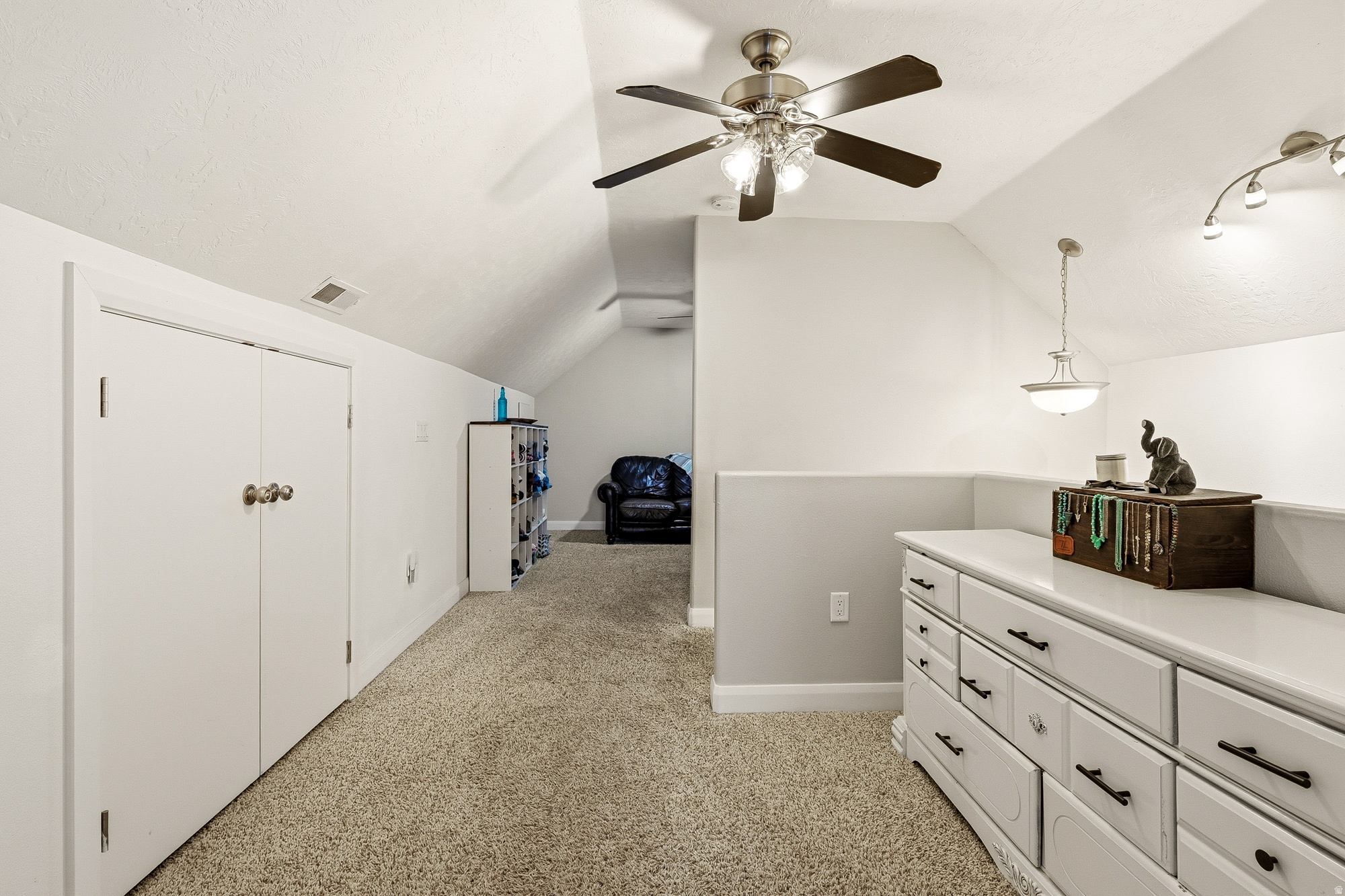 MID VALLEY ESTATES - Residential