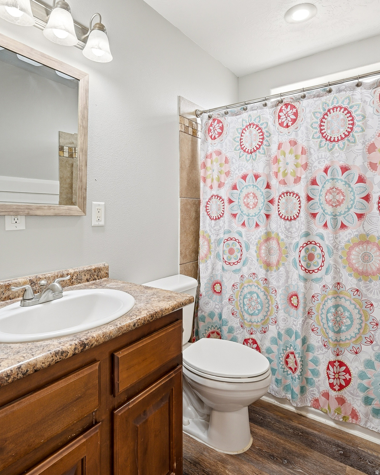 MID VALLEY ESTATES - Residential