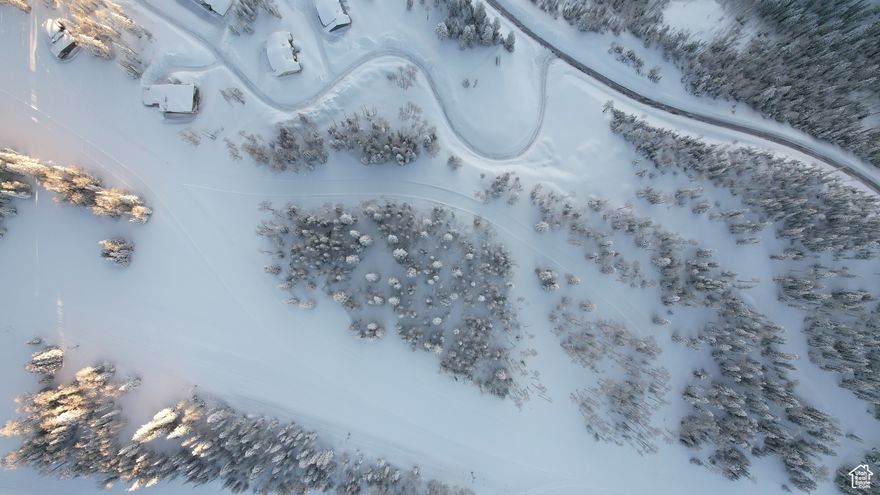 This lot is in the final phase of Aspen Crest consisting of 8 lots. This lot is one of the nicest ski-in/ski-out lots in the country with gorgeous 360 degree views. Taxes are only an estimate as this is a new subdivision.