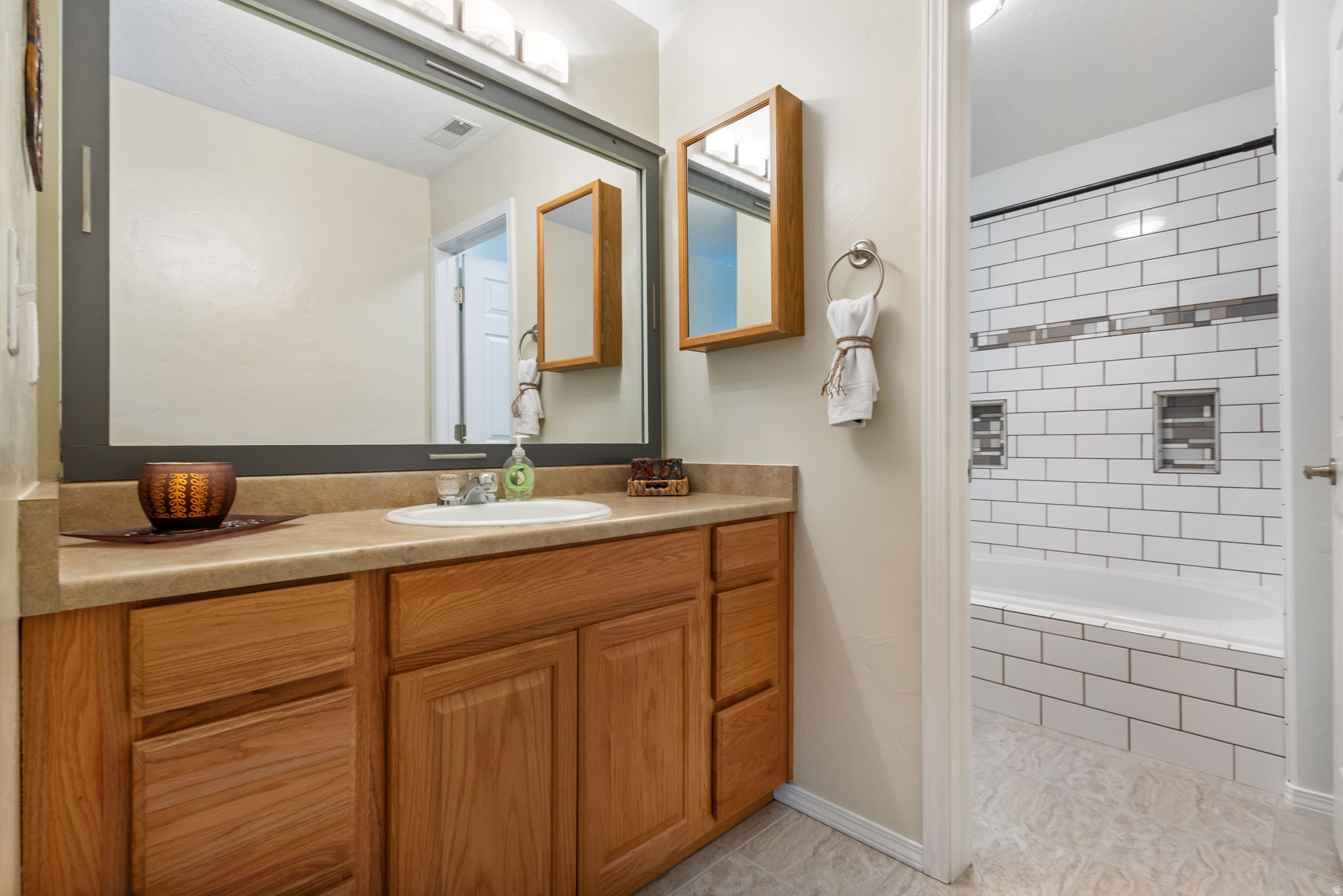 IVY SPRINGS CONDOMINIUMS PHASE 3 - Residential