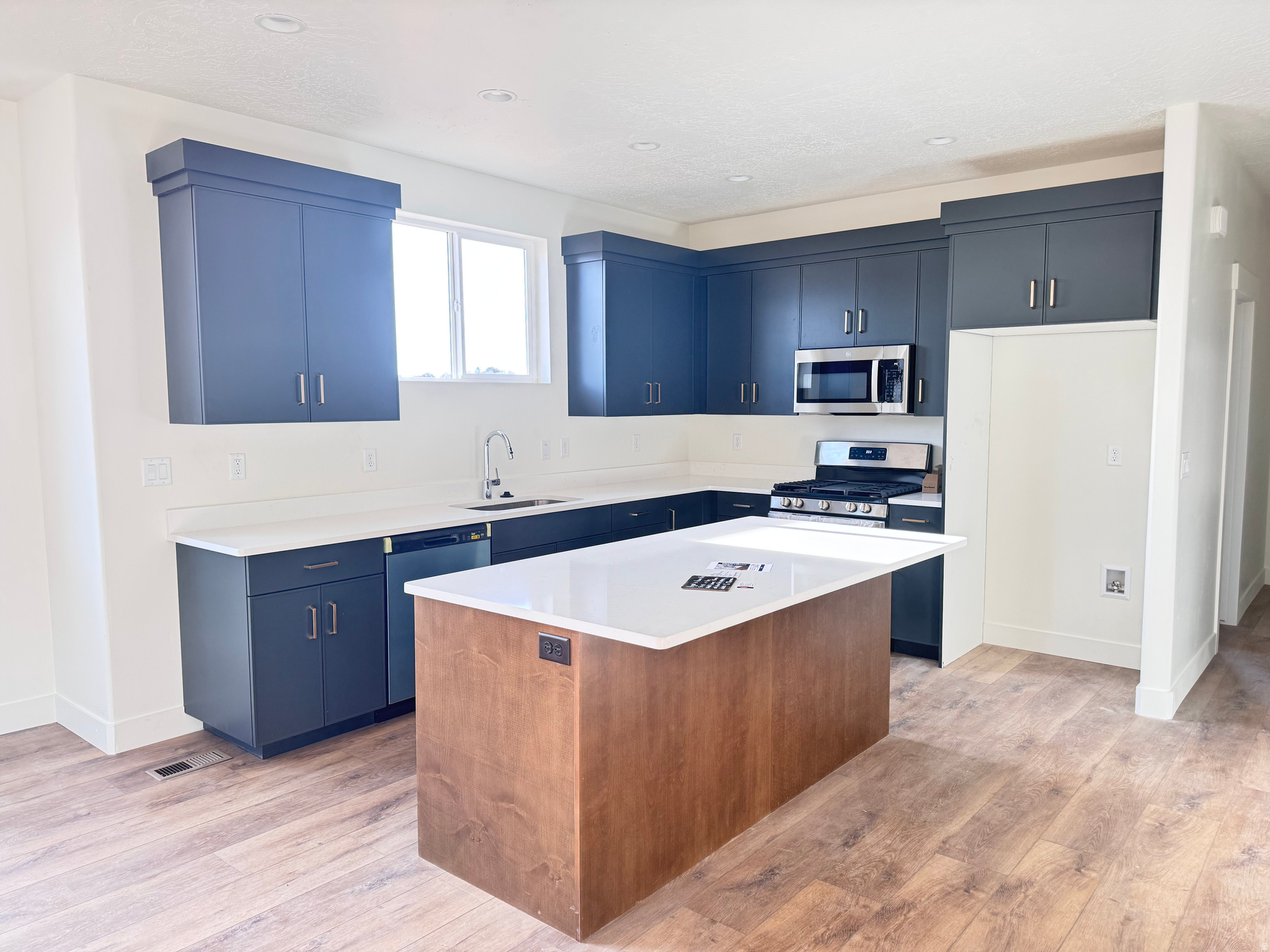 BLACK SAGE - Residential