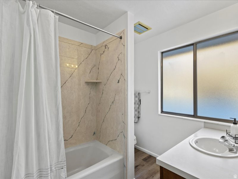 ROLLING HILLS - Residential