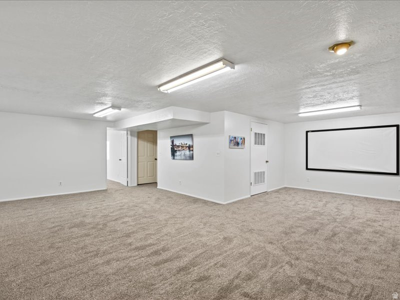 ROLLING HILLS - Residential