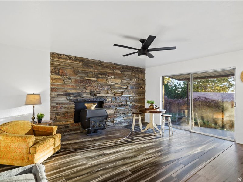 ROLLING HILLS - Residential