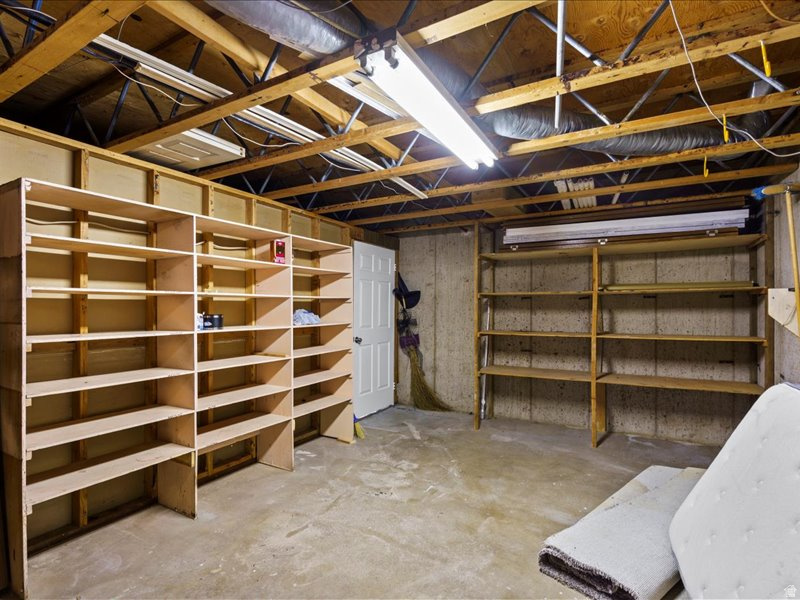 ROLLING HILLS - Residential