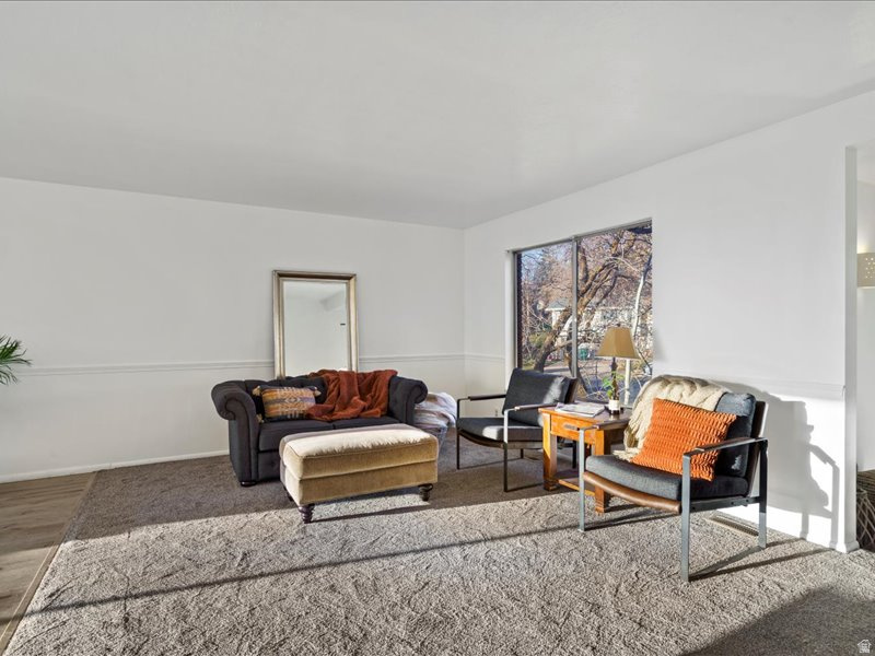 ROLLING HILLS - Residential