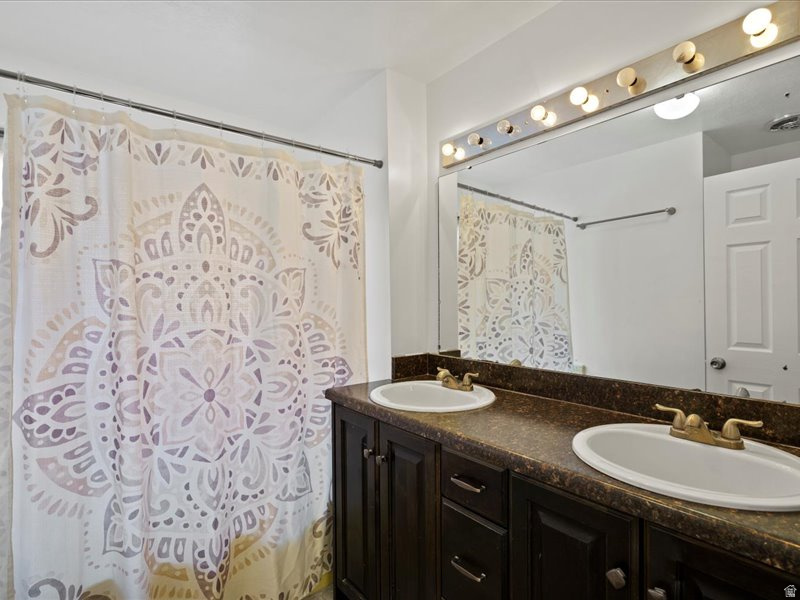 ROLLING HILLS - Residential