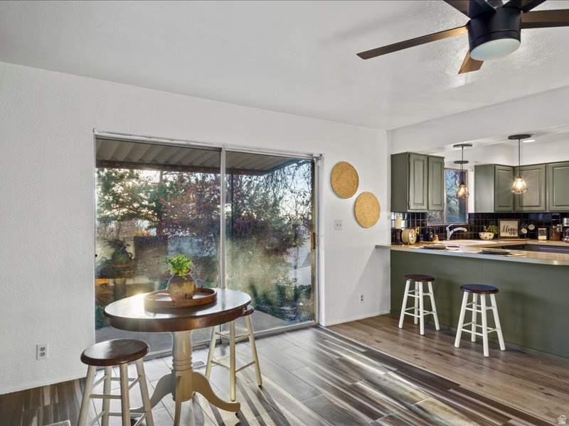 ROLLING HILLS - Residential