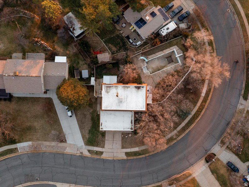 ROLLING HILLS - Residential