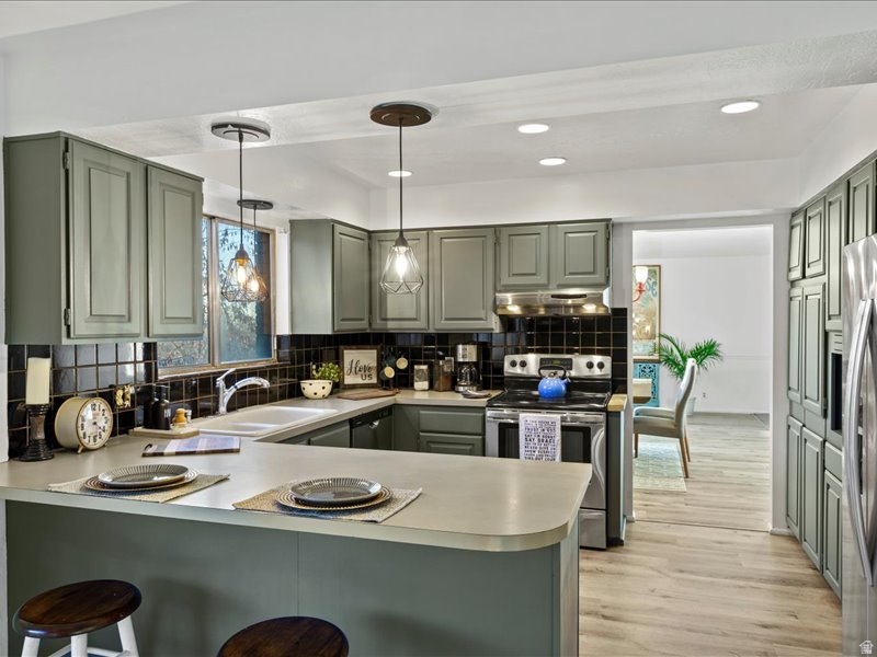 ROLLING HILLS - Residential