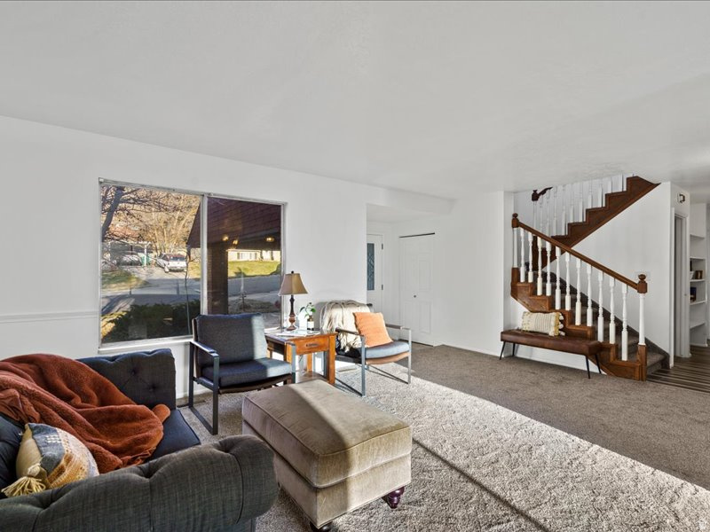 ROLLING HILLS - Residential