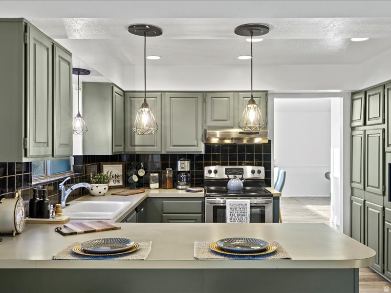 ROLLING HILLS - Residential