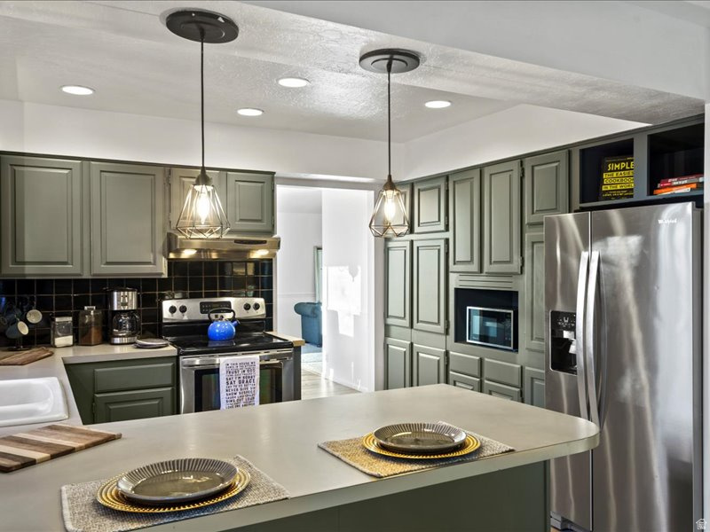 ROLLING HILLS - Residential