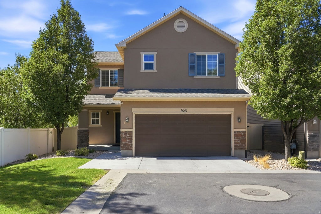 Photo of 923 W STONEHAVEN DR, North Salt Lake, UT 84054 (MLS # 2185047)
