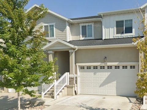 Photo of 212 W WHITEWATER DR, Vineyard, UT 84059 (MLS # 2121756)