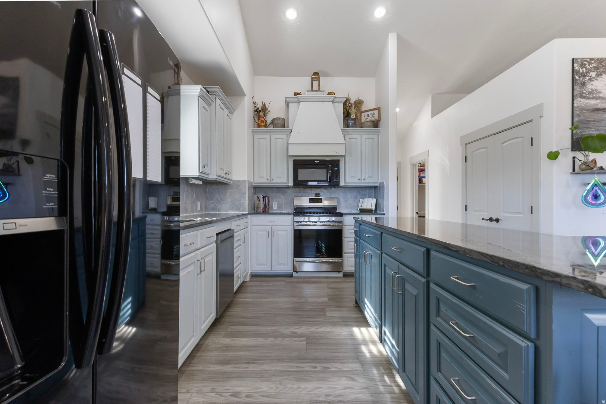 BROAD LAND PROPERTIES WEST MOUNTAIN RANCHES - Residential