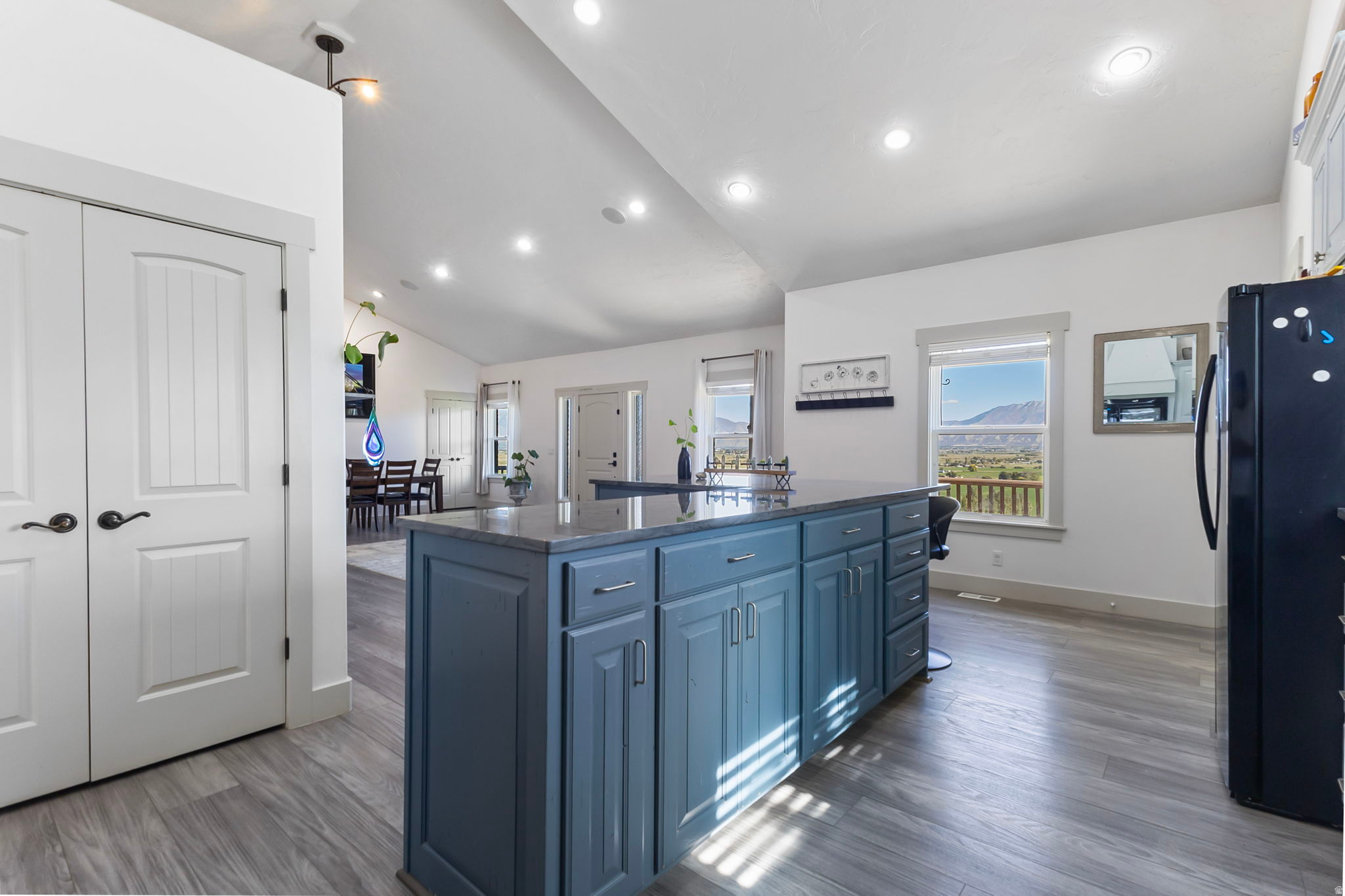 BROAD LAND PROPERTIES WEST MOUNTAIN RANCHES - Residential