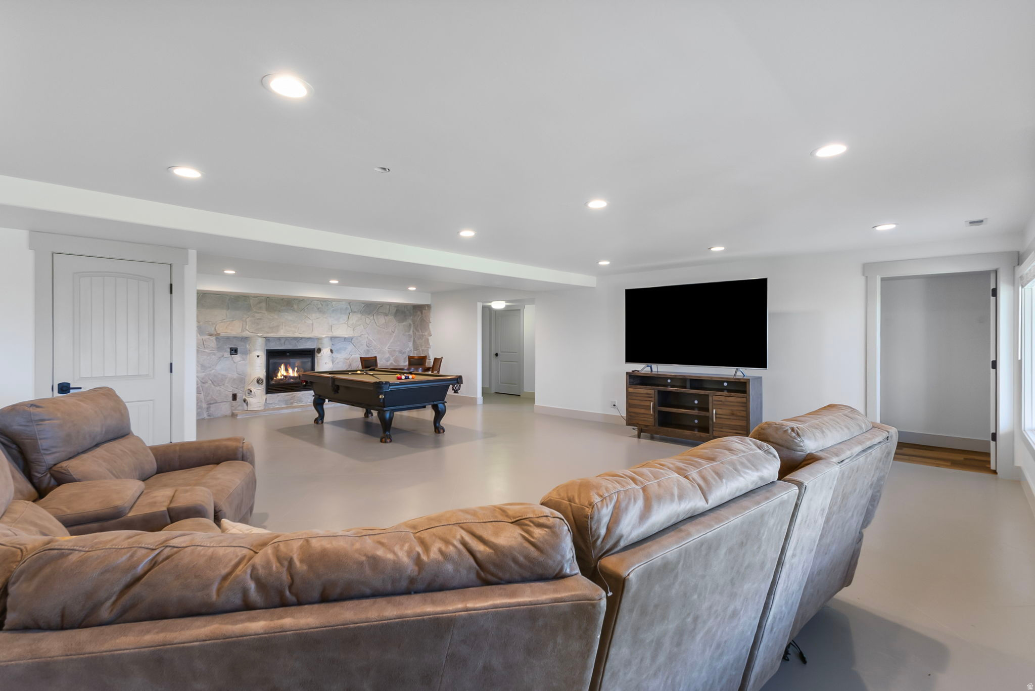 BROAD LAND PROPERTIES WEST MOUNTAIN RANCHES - Residential