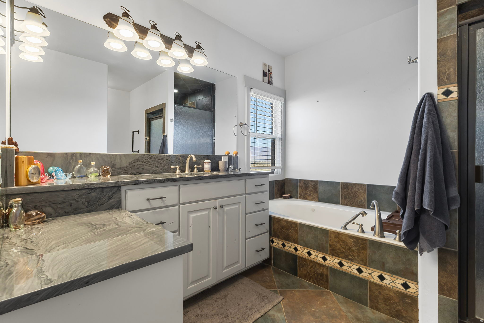 BROAD LAND PROPERTIES WEST MOUNTAIN RANCHES - Residential