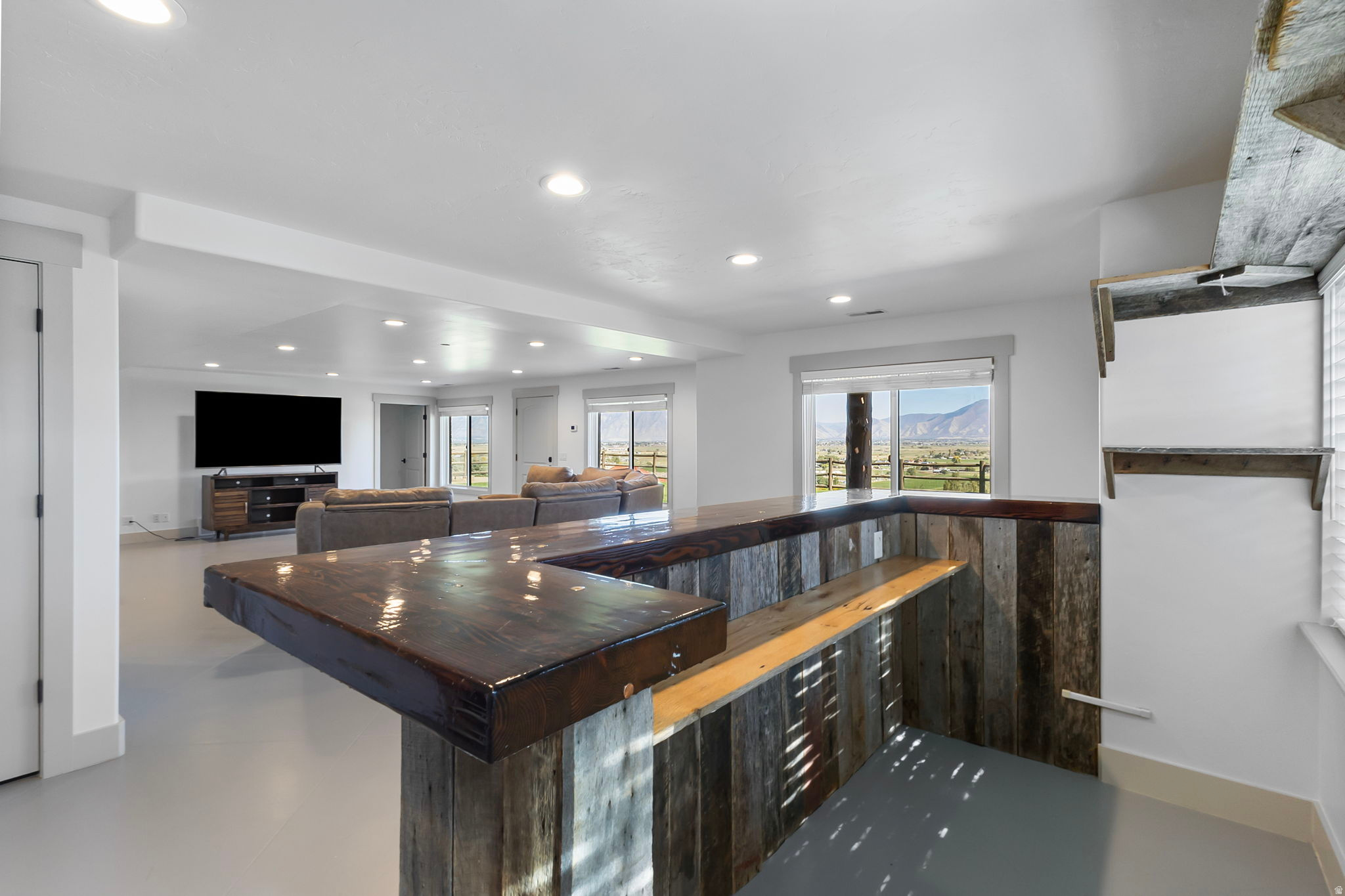 BROAD LAND PROPERTIES WEST MOUNTAIN RANCHES - Residential