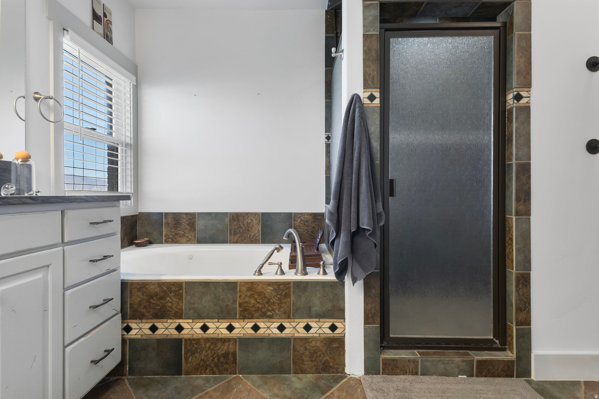 BROAD LAND PROPERTIES WEST MOUNTAIN RANCHES - Residential