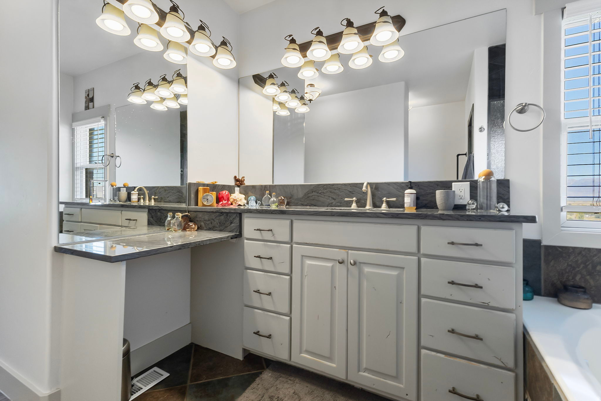 BROAD LAND PROPERTIES WEST MOUNTAIN RANCHES - Residential