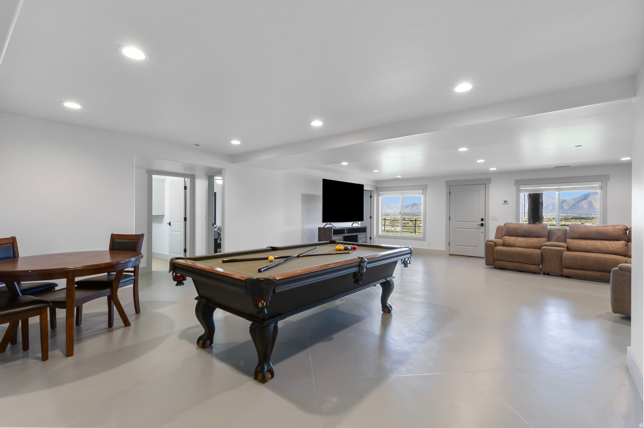 BROAD LAND PROPERTIES WEST MOUNTAIN RANCHES - Residential