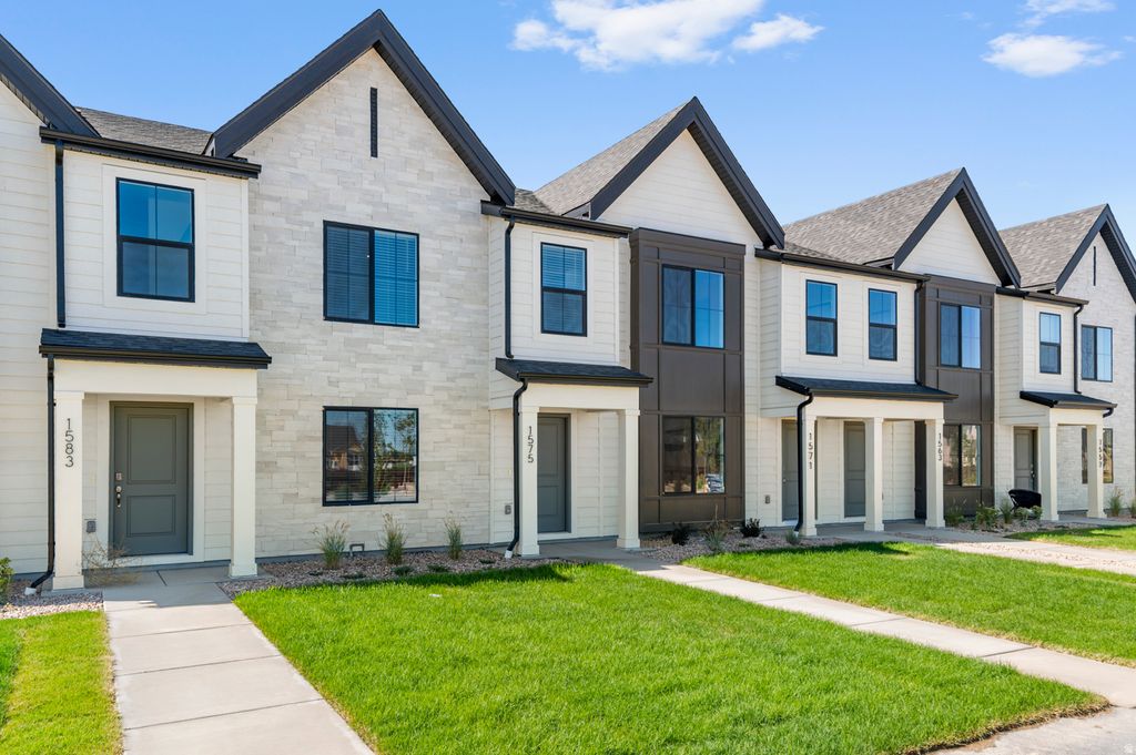 Photo of 1812 E ALBION DR, Salem, UT 84653 (MLS # 2131554)