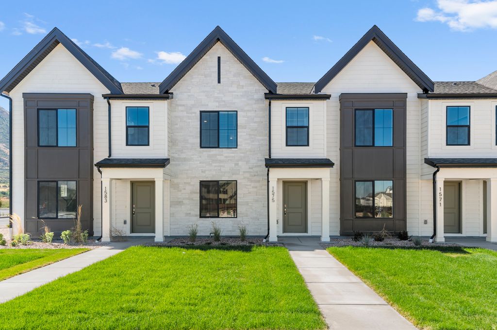 Photo of 1812 E ALBION DR, Salem, UT 84653 (MLS # 2131554)