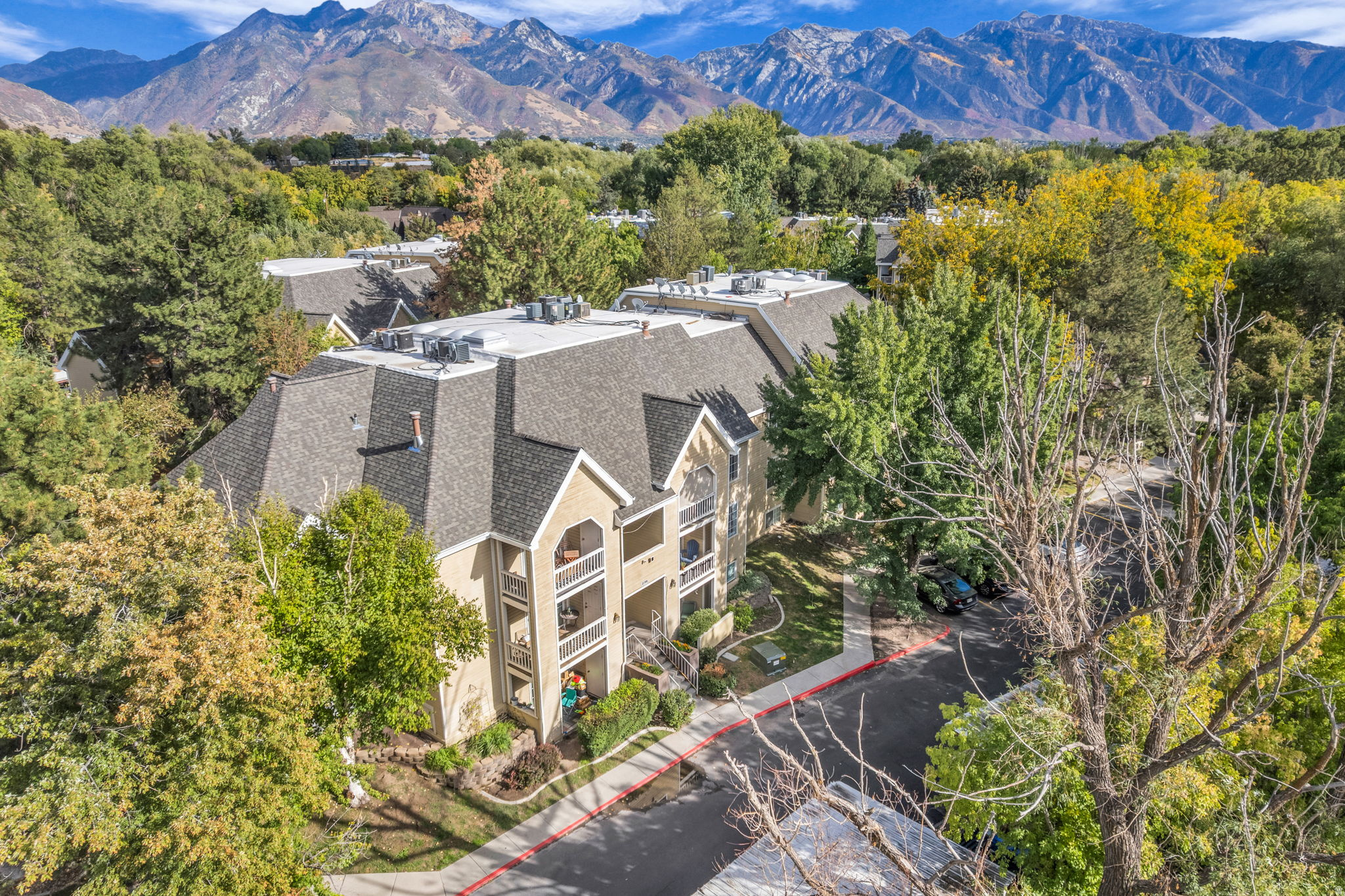 WATERSIDE CONDOMINIU - Residential