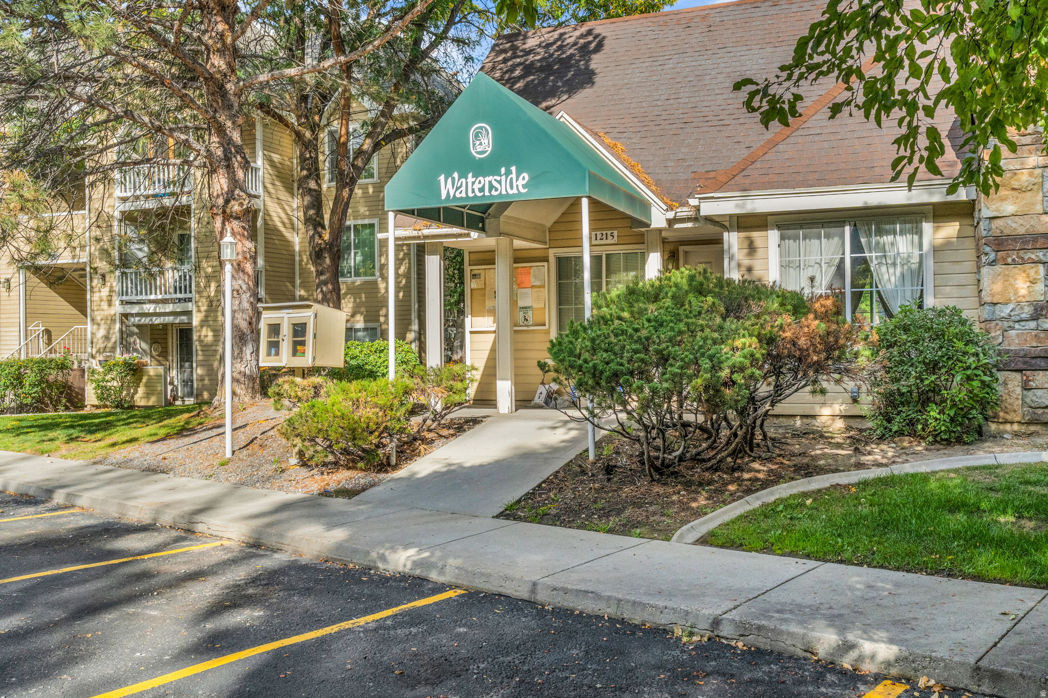 WATERSIDE CONDOMINIU - Residential