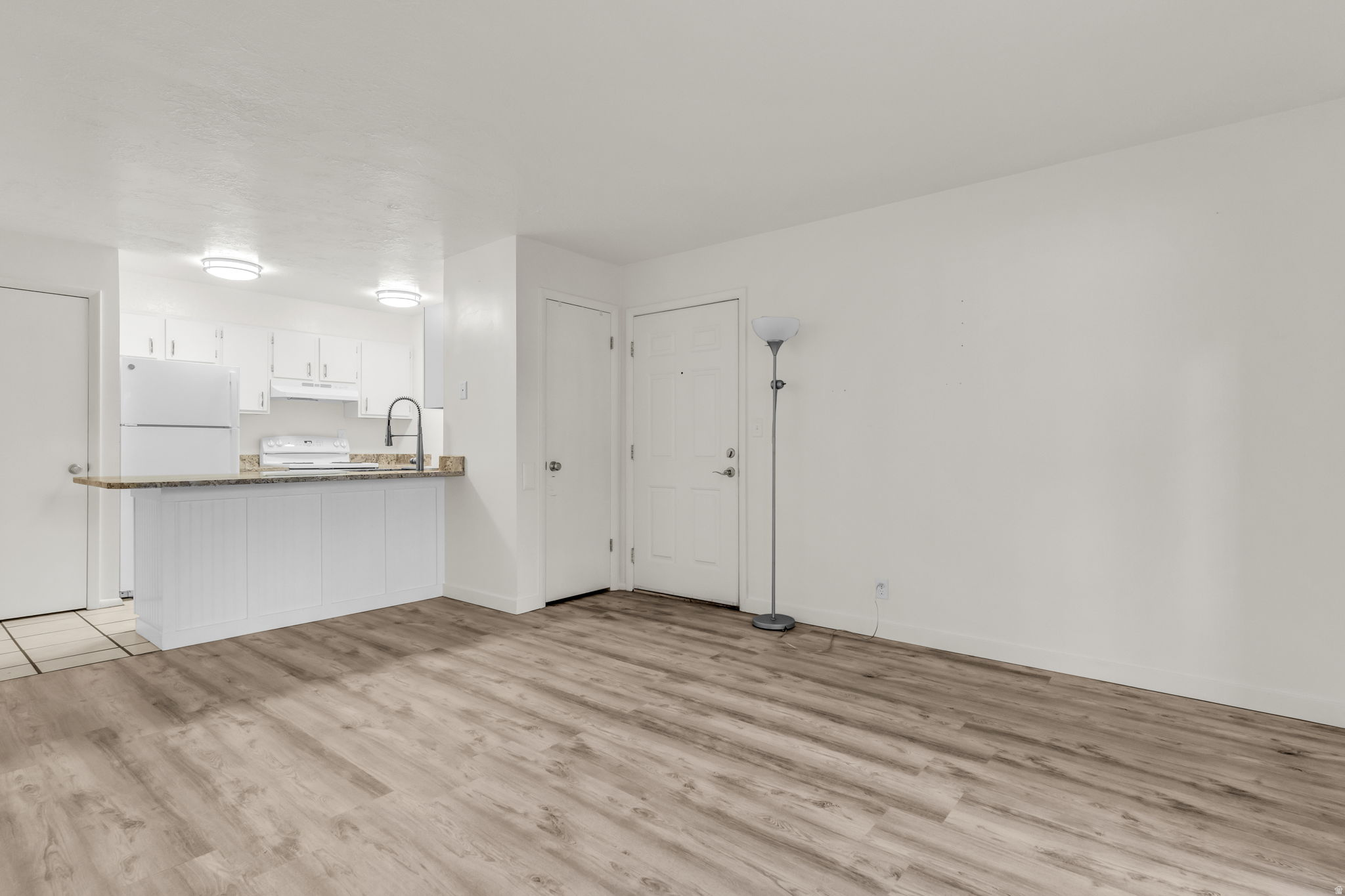 WATERSIDE CONDOMINIU - Residential