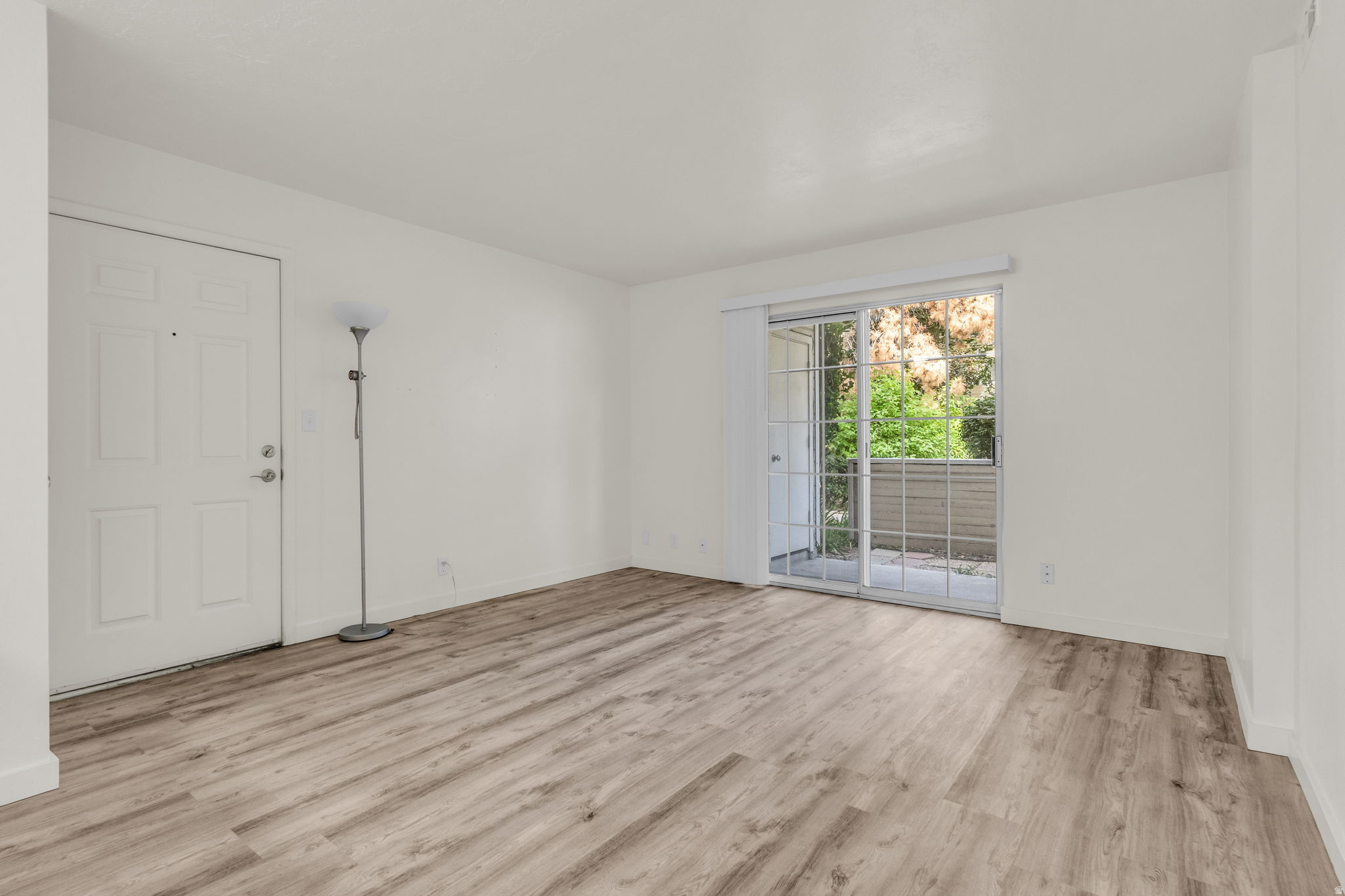 WATERSIDE CONDOMINIU - Residential