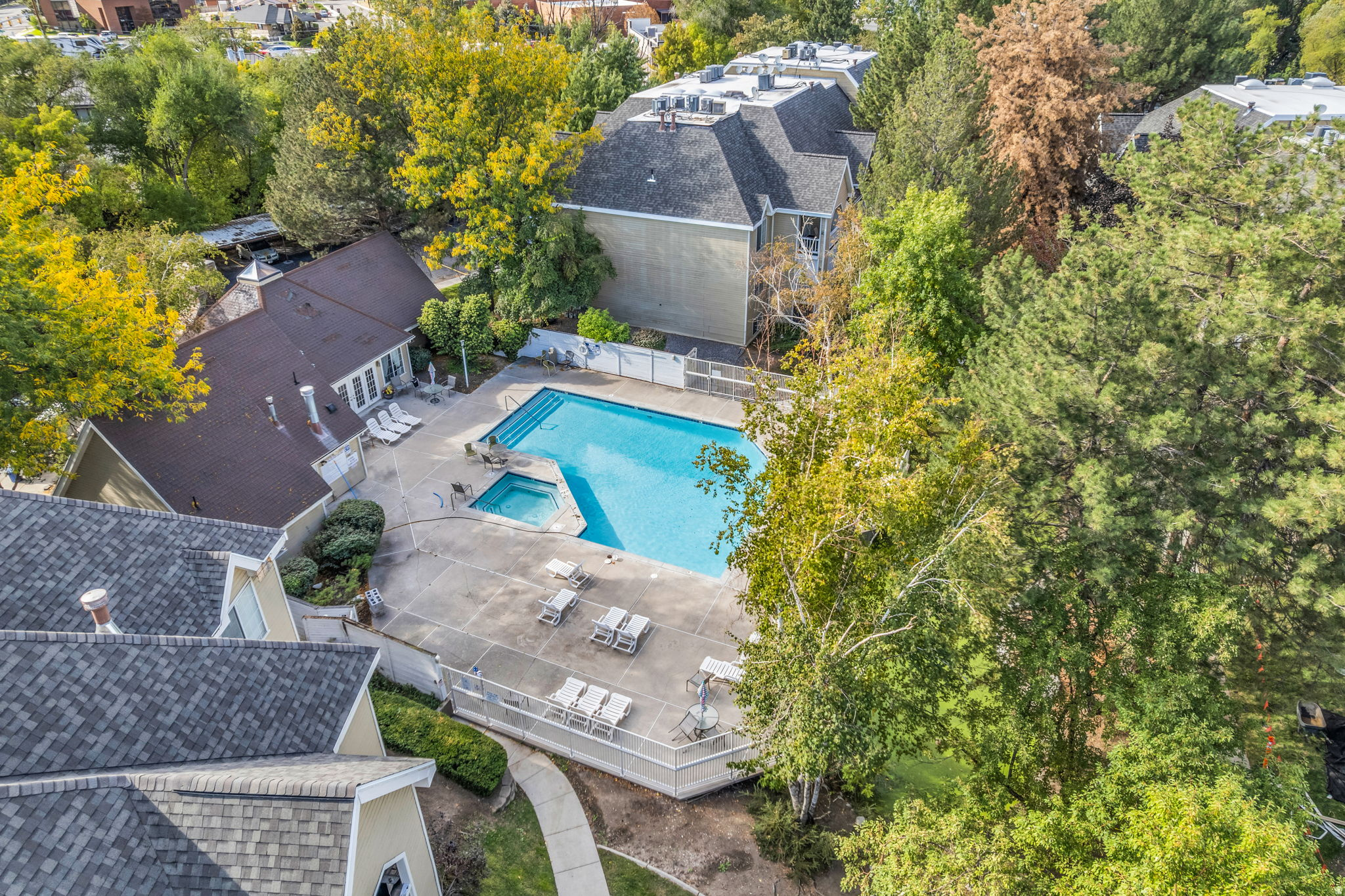 WATERSIDE CONDOMINIU - Residential