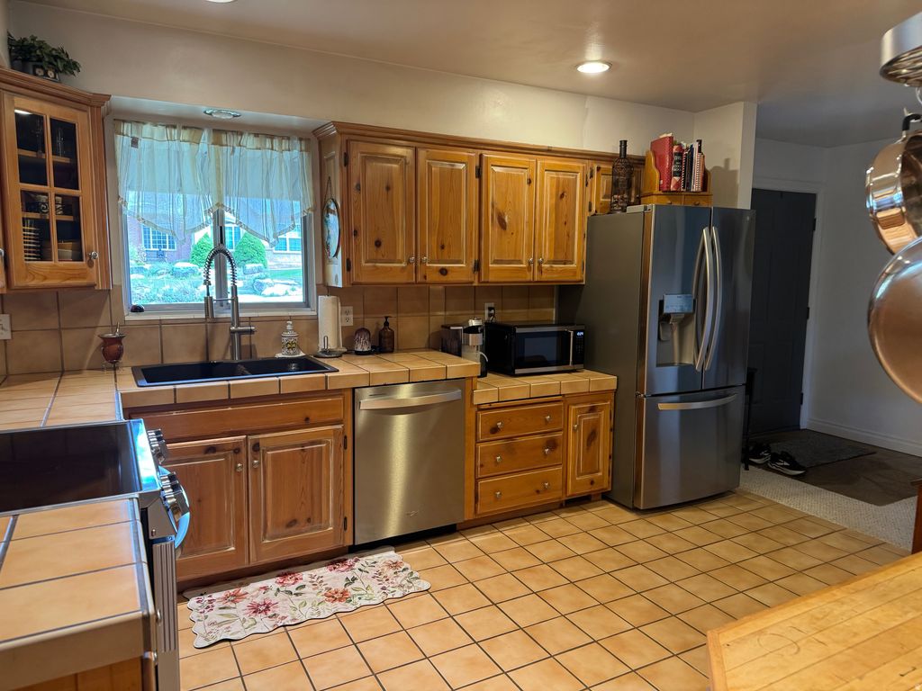 Photo of 1180 E MAPLE ST. S, Mapleton, UT 84664 (MLS # 2152539)