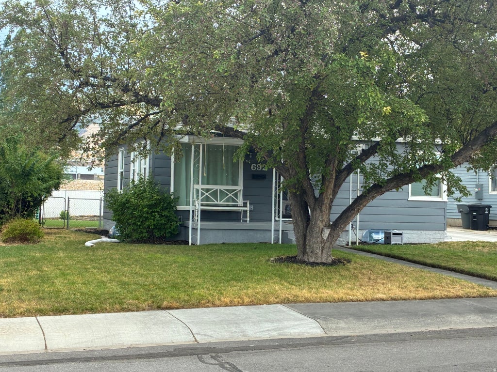 Photo of 692 BROOKSIDE DR, Springville, UT 84663 (MLS # 2173045)