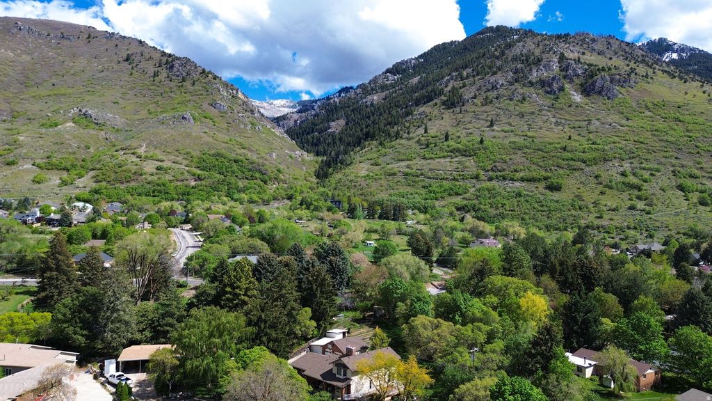 Photo of 1333 E 2550 N, North Ogden, UT 84414 (MLS # 2150822)