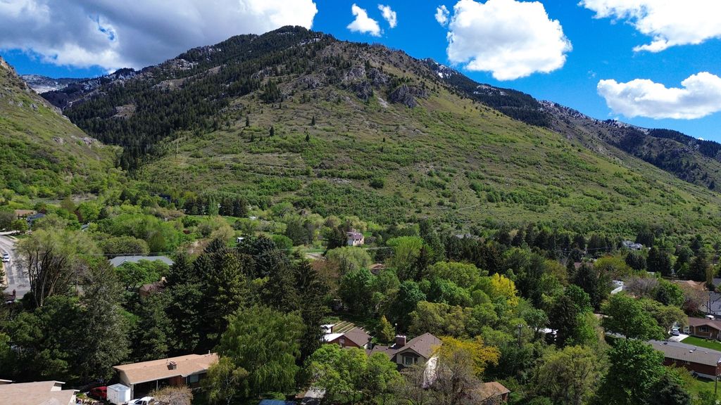 Photo of 1333 E 2550 N, North Ogden, UT 84414 (MLS # 2150822)