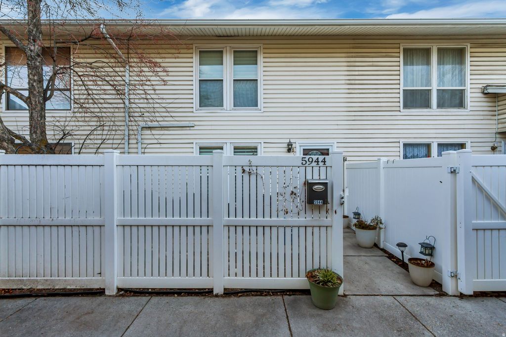 Photo of 5944 S SULTAN CIR W, Murray, UT 84107 (MLS # 2133090)